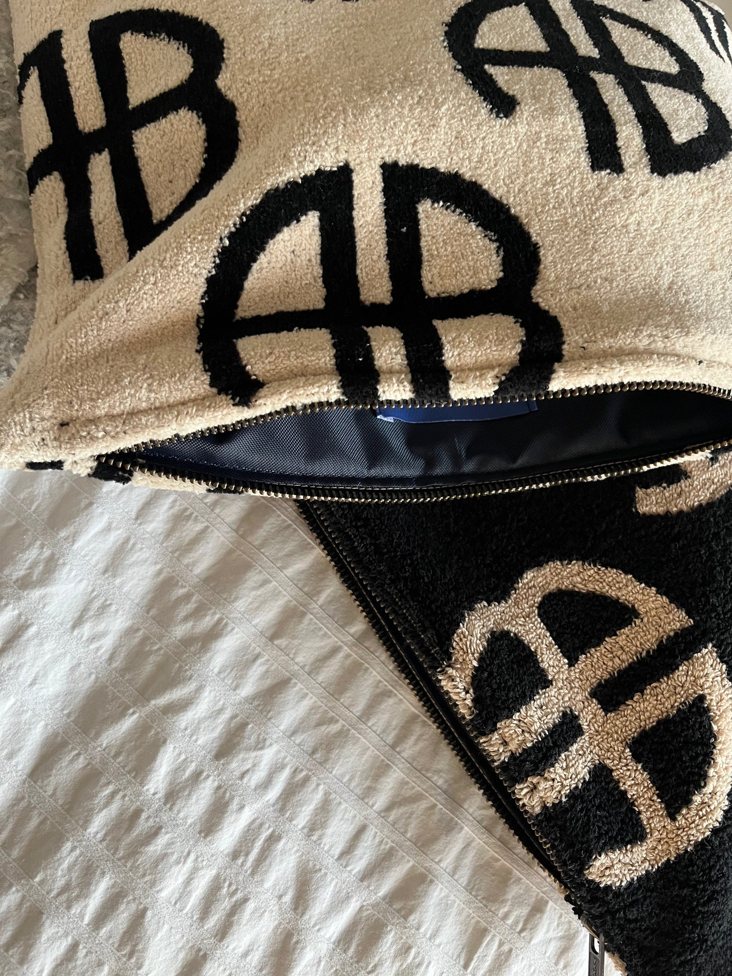 The Annie Pouch